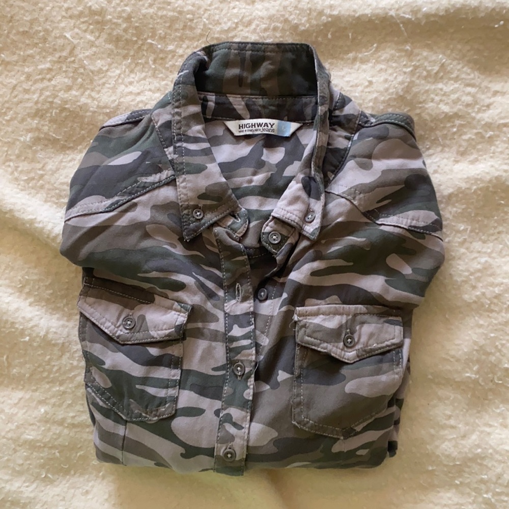 HIGHWAY JEANS camo print button-down (size L)